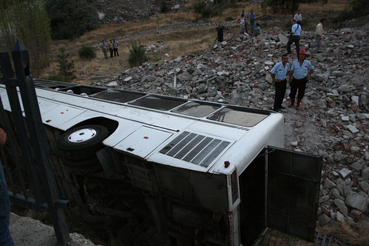 MHP'li Vekilin Hayatını Kaybettiği Yerde Trafik Kazası: 10 Yaralı
