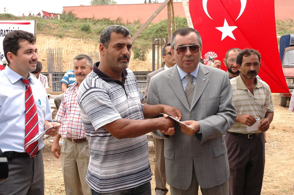 Iüülimandere Beldesinde Köylülere Düve Dağıtıldı