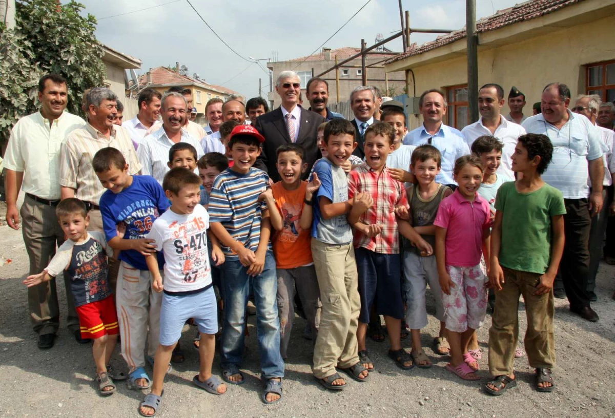 Vali Hatipoğlu Bandırma\'daki Köylerde İncelemelerde Bulundu