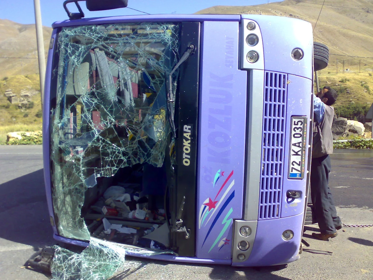 Bitlis\'te Trafik Kazası: 22 Yaralı