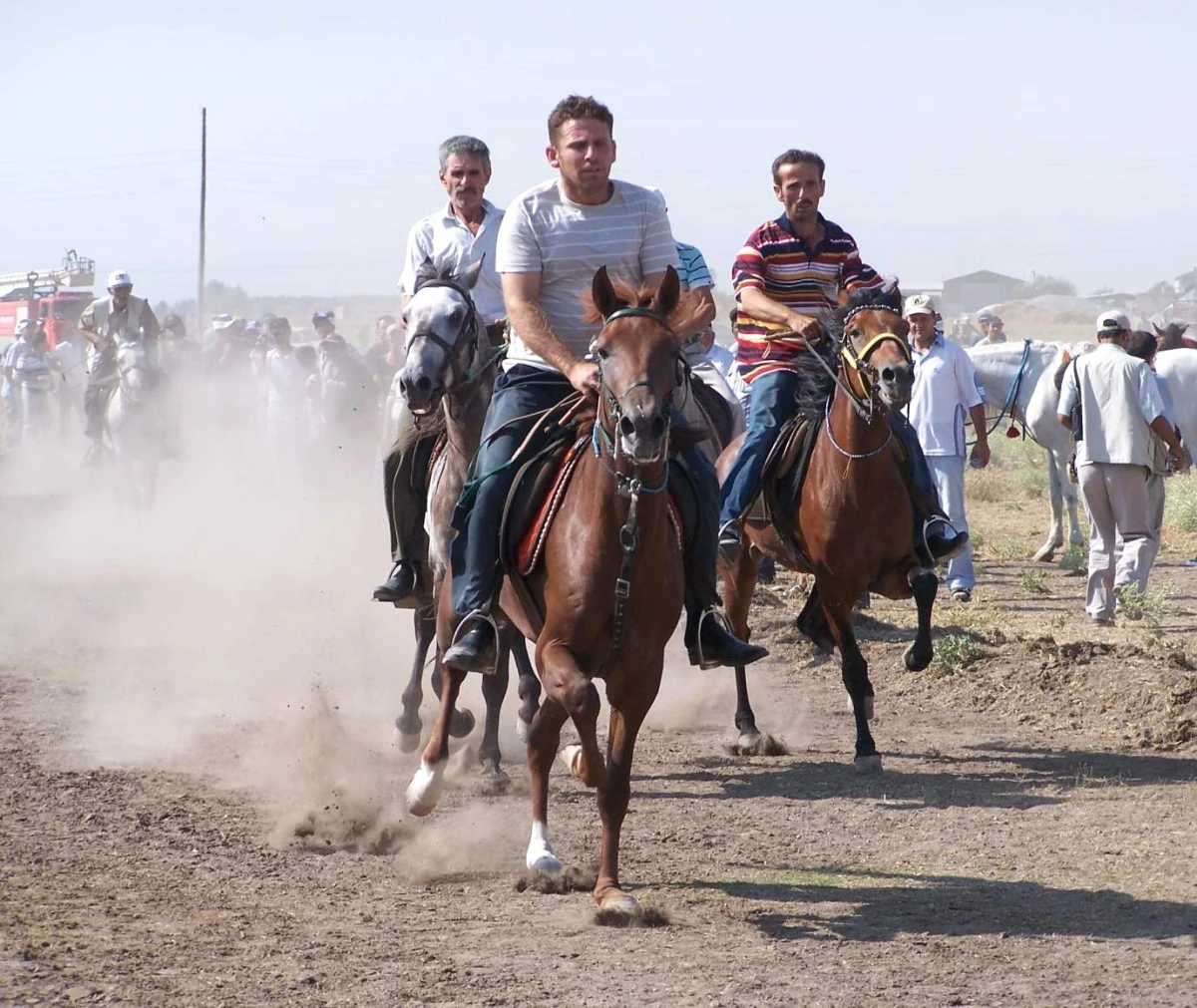 Beyşehir\'de Rahvan At Yarışları Yapıldı