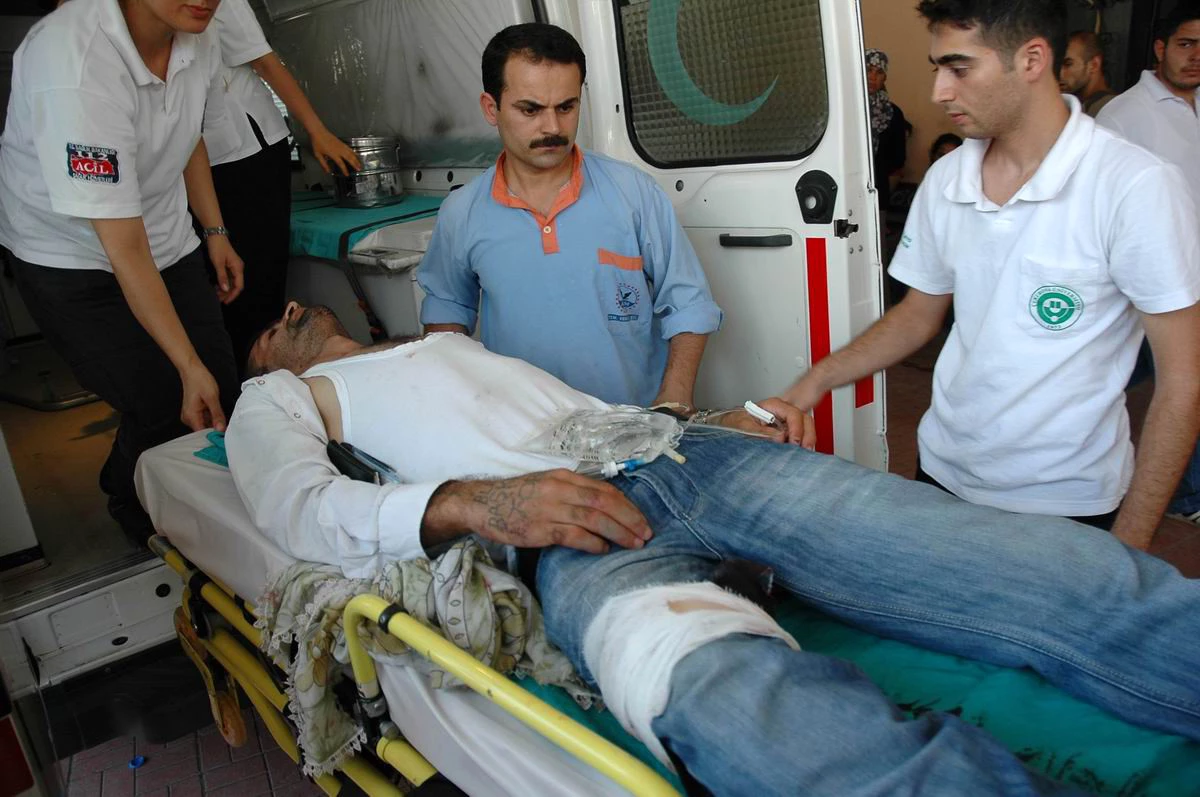 Adana\'da Bıçaklı Kavga: 2 Yaralı