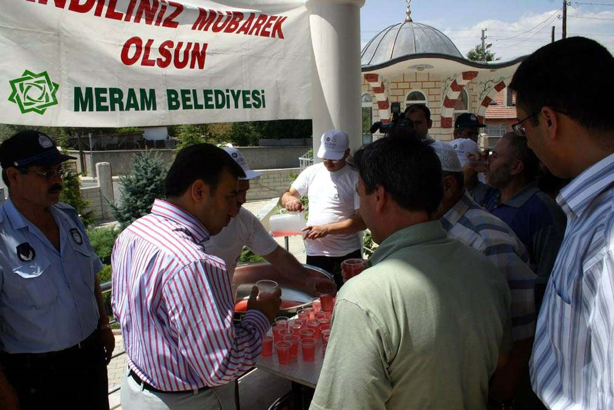 Meram Belediyesi'nden Şerbet İkramı