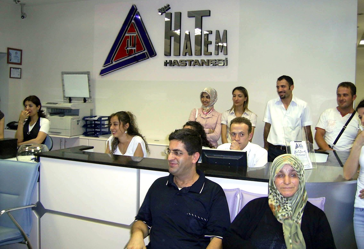 Hasta Bakıcı ve Hemşire Hastanede Dünya Evine Girdi