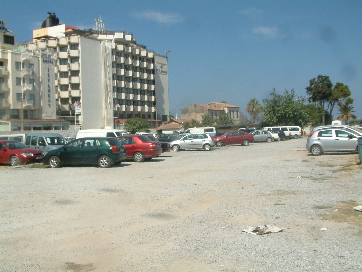 Kuşadası'nda Tariş'in Tartışmalı Arsası Satıldı