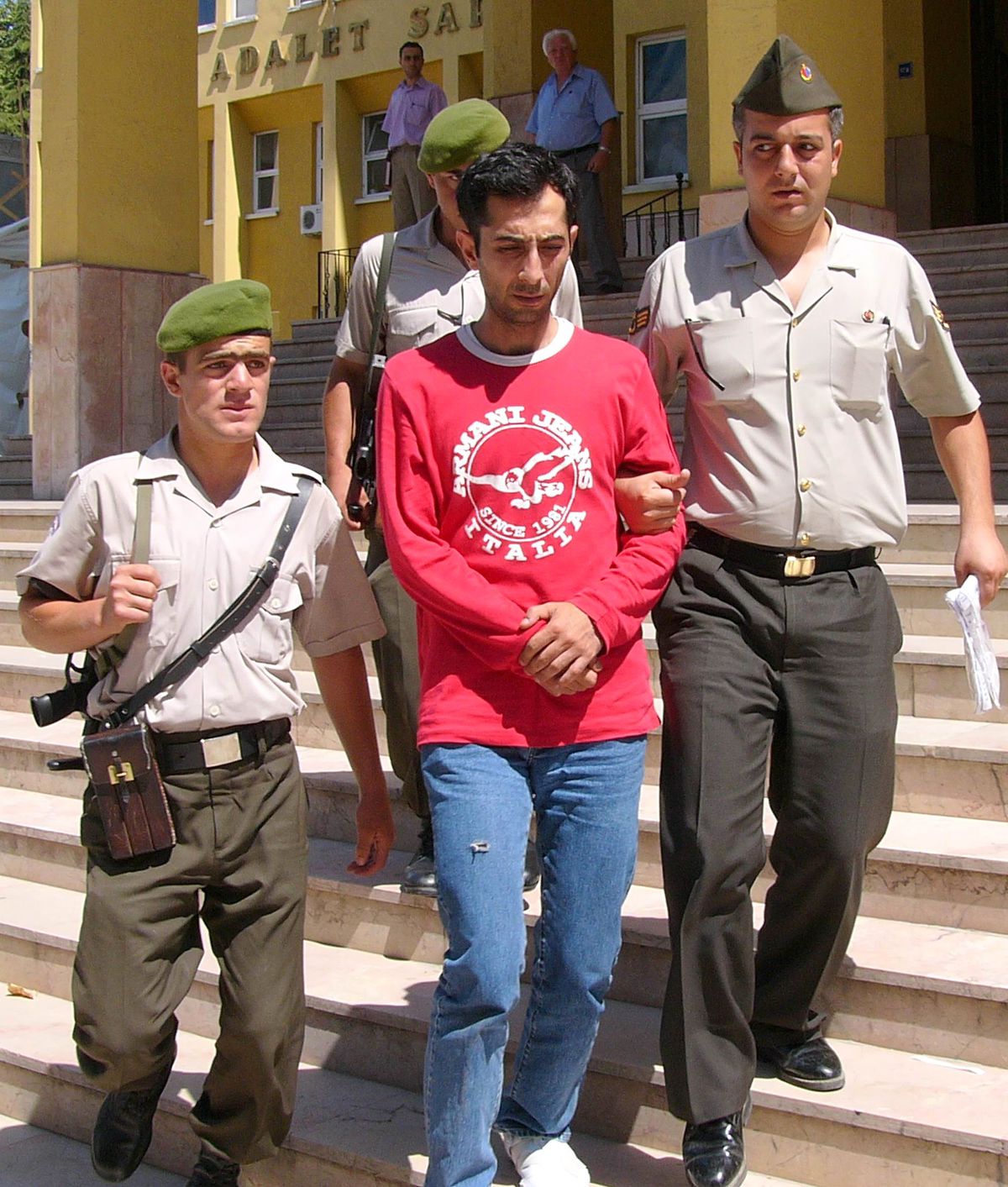 Polisin Katil Zanlısı Polis Çıktı