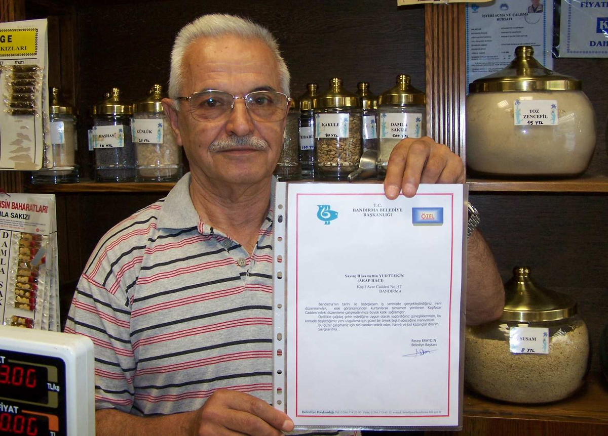 Başkan Eraydın\'dan Esnafa Teşekkür Belgesi