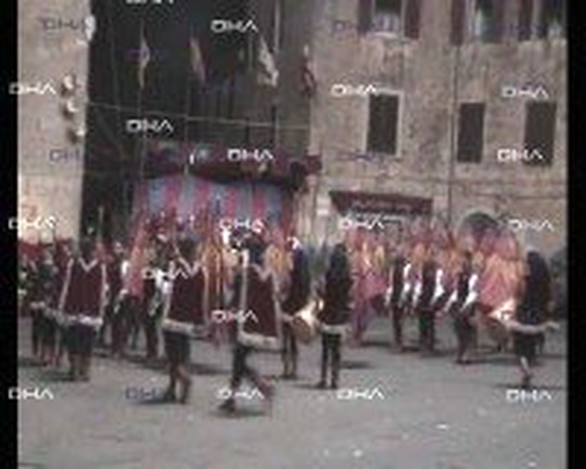 Okul İçin Kızının Dinini Değiştirecek