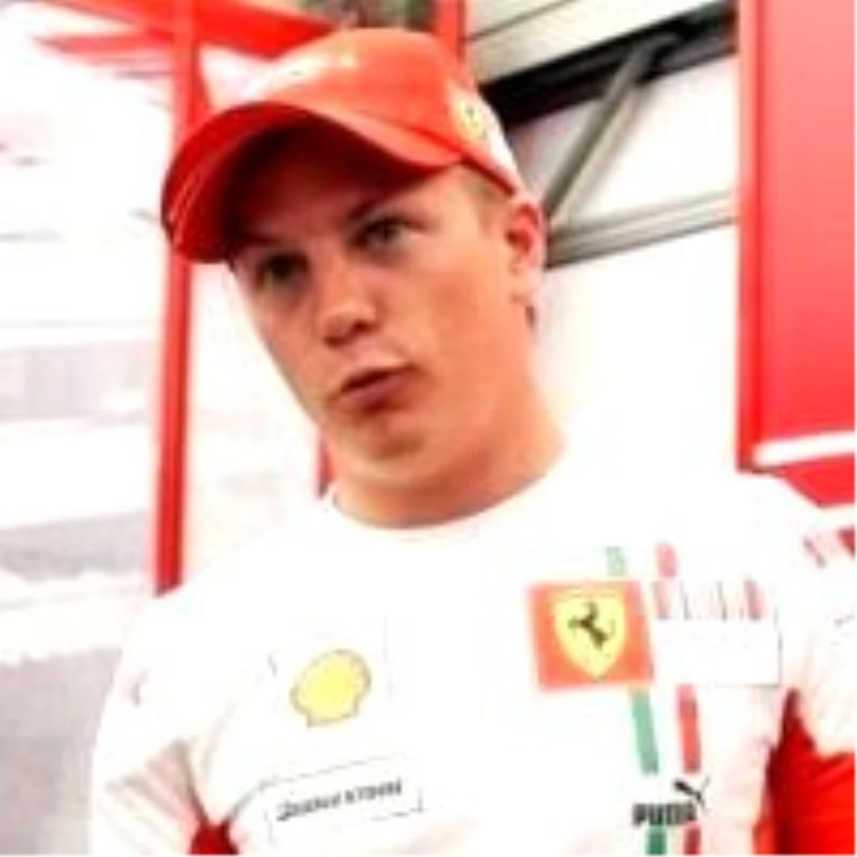 F1\'de Ferrari Yine Pistin Tozunu Attırdı