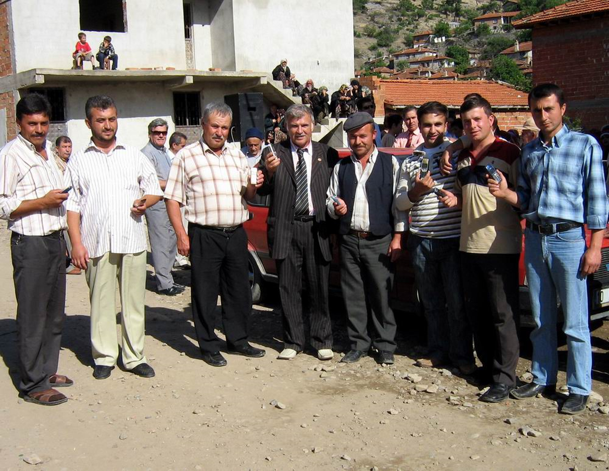 Karadere Köylülerü Baz İstasyonu İstiyor