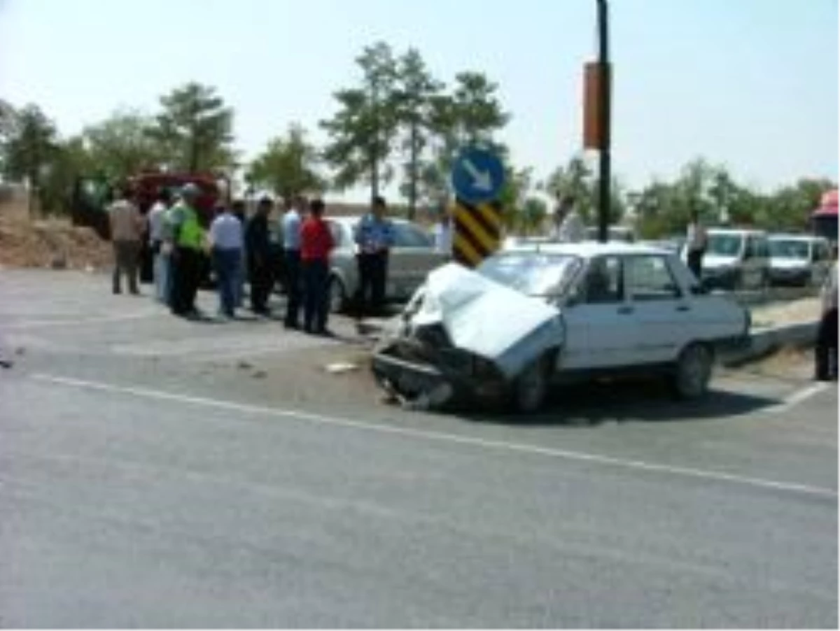 Konya\'da Otostop Çeken Şahsa Otomobil Çarptı