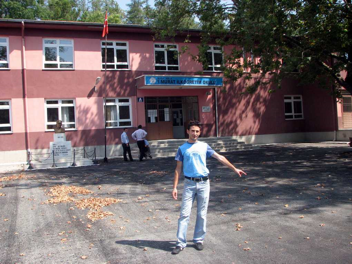 Keles'te Okul Bahçeleri Asfaltlandı