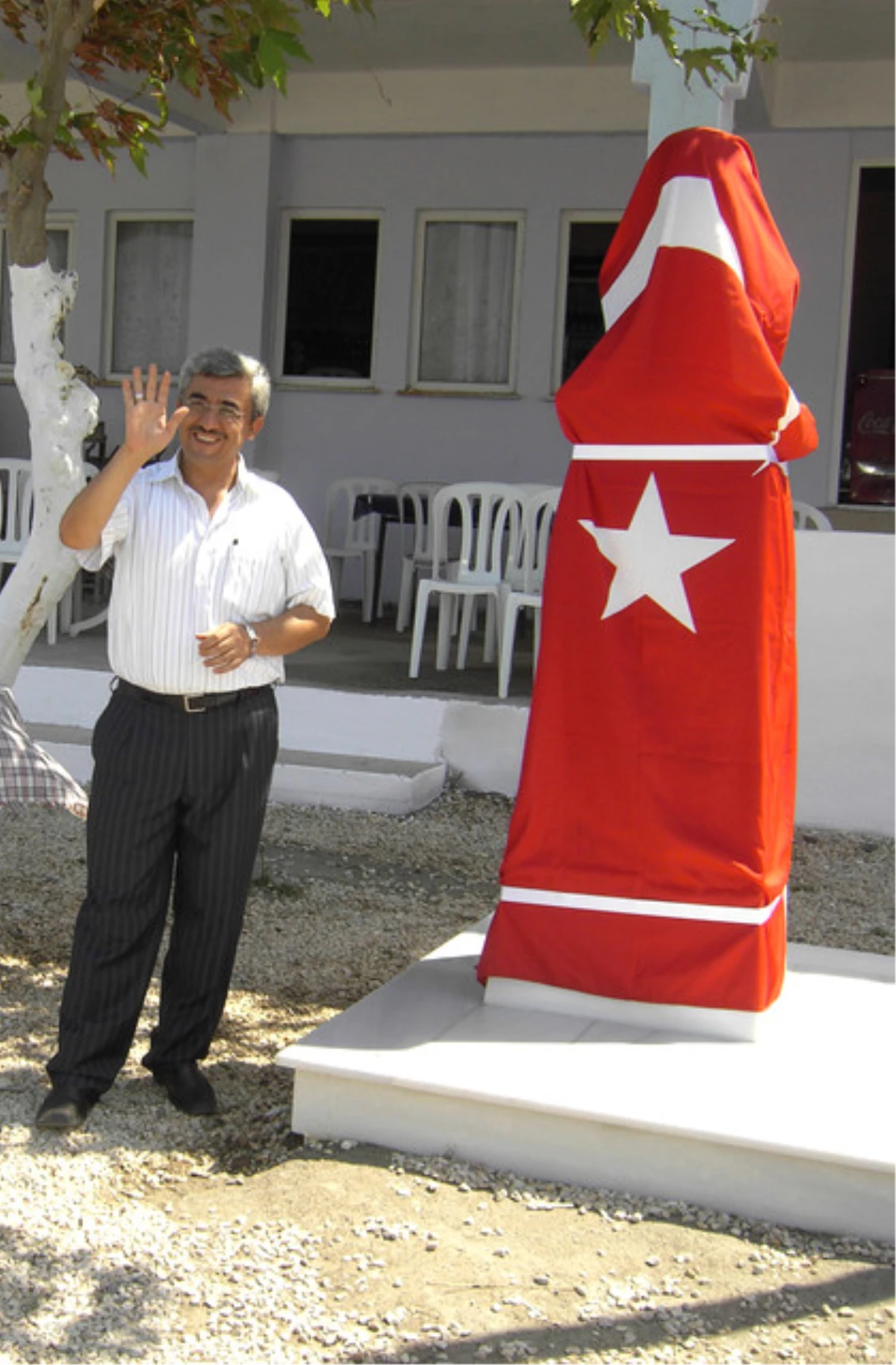 Poyrazlı Köyü\'ne Atatürk Büstü