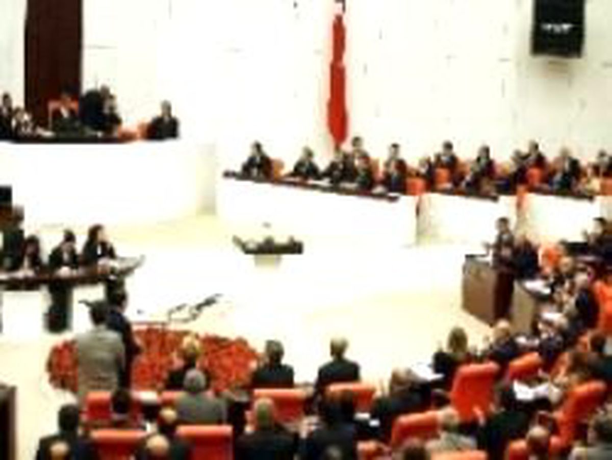  Güven Oylamasında 3 Fire 