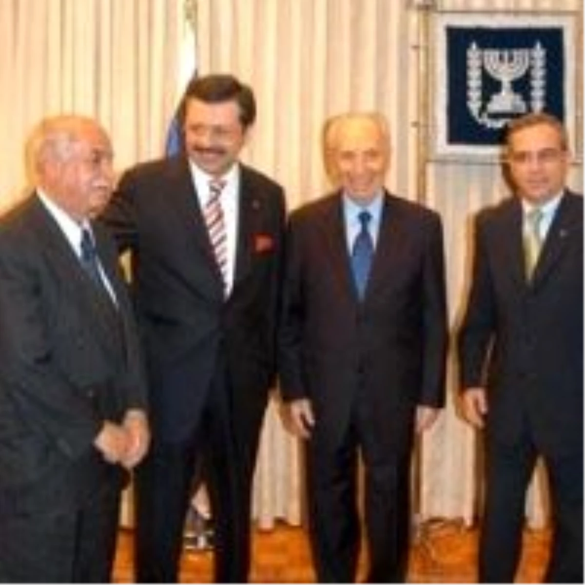 Peres: \'Geçmiş Tarihçilerin İşidir\'