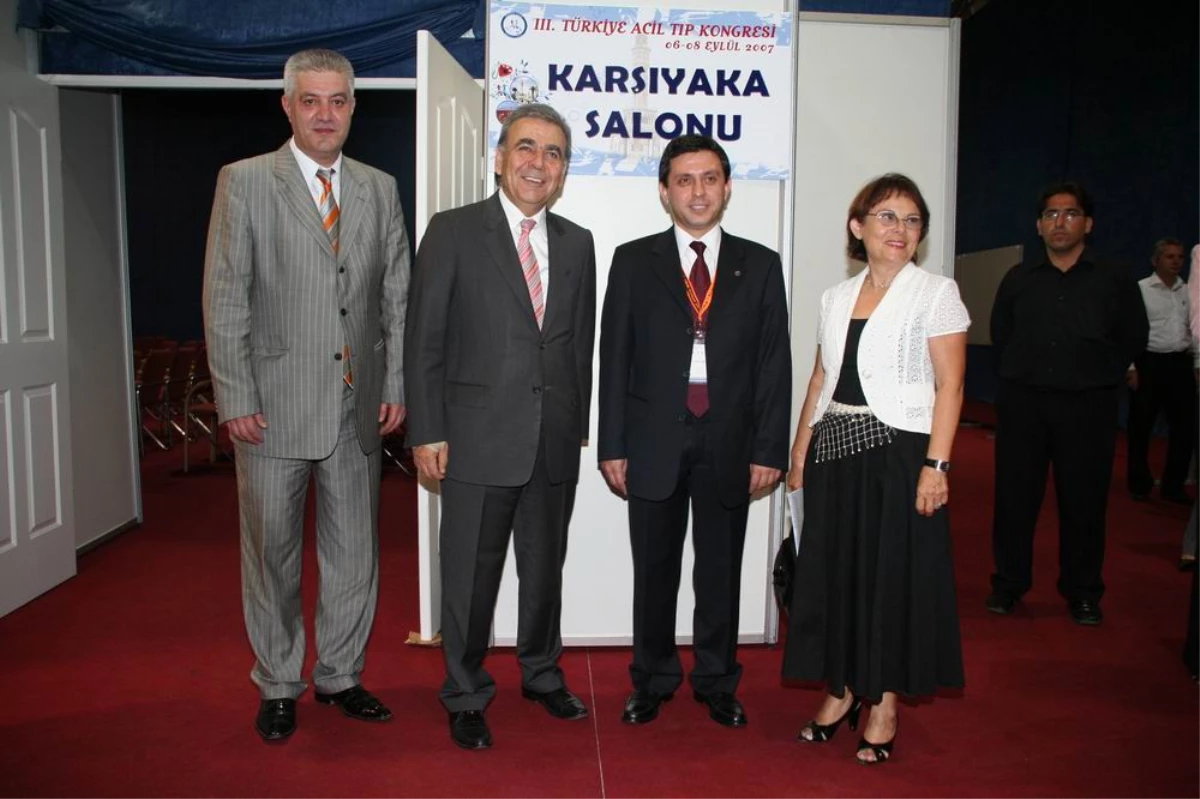 3. Türkiye Acil Tıp Kongresi İzmir Enternasyonal Fuar Alanı\'nda Açıldı