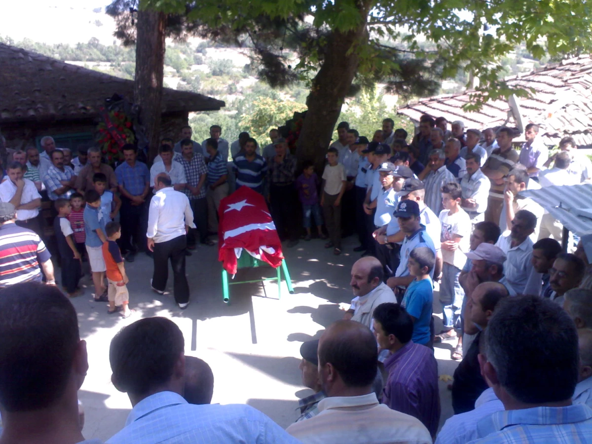 Otobüs Kazasında Ağır Yaralanan Polis Memuru Hayatını Kaybetti