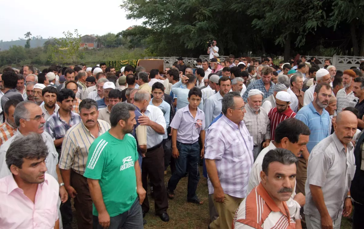 Ağabeyi ile Güreşirken Kalp Krizi Geçirip Öldü