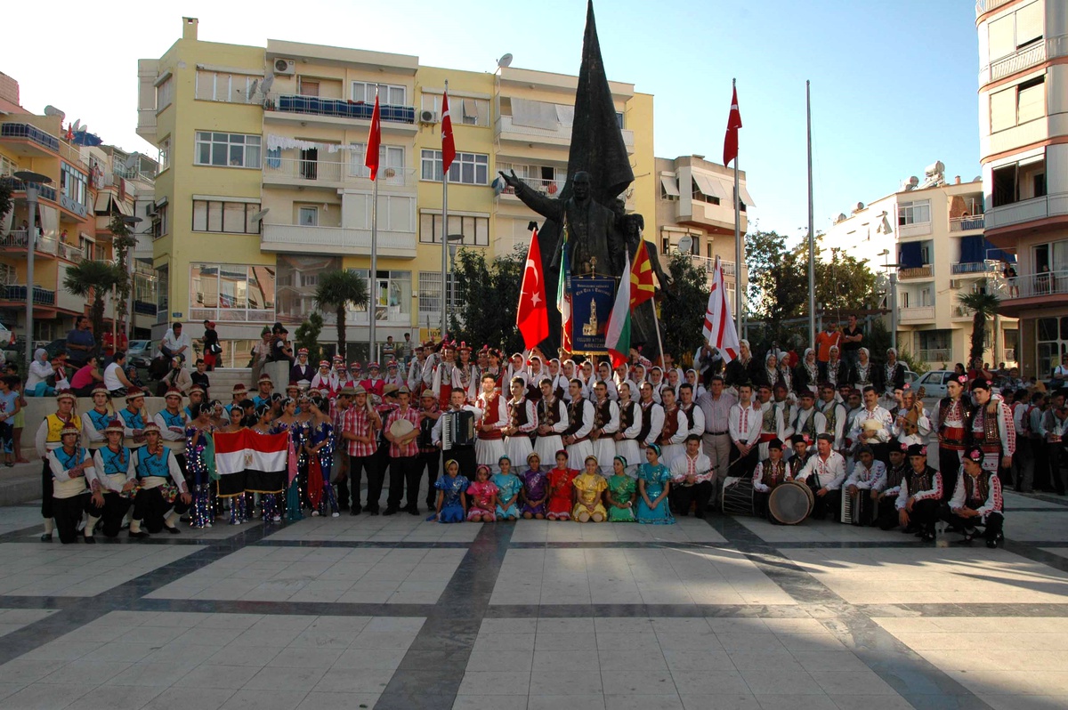 Balçova 4.uluslararası Halk Dansları Festivali Başladı