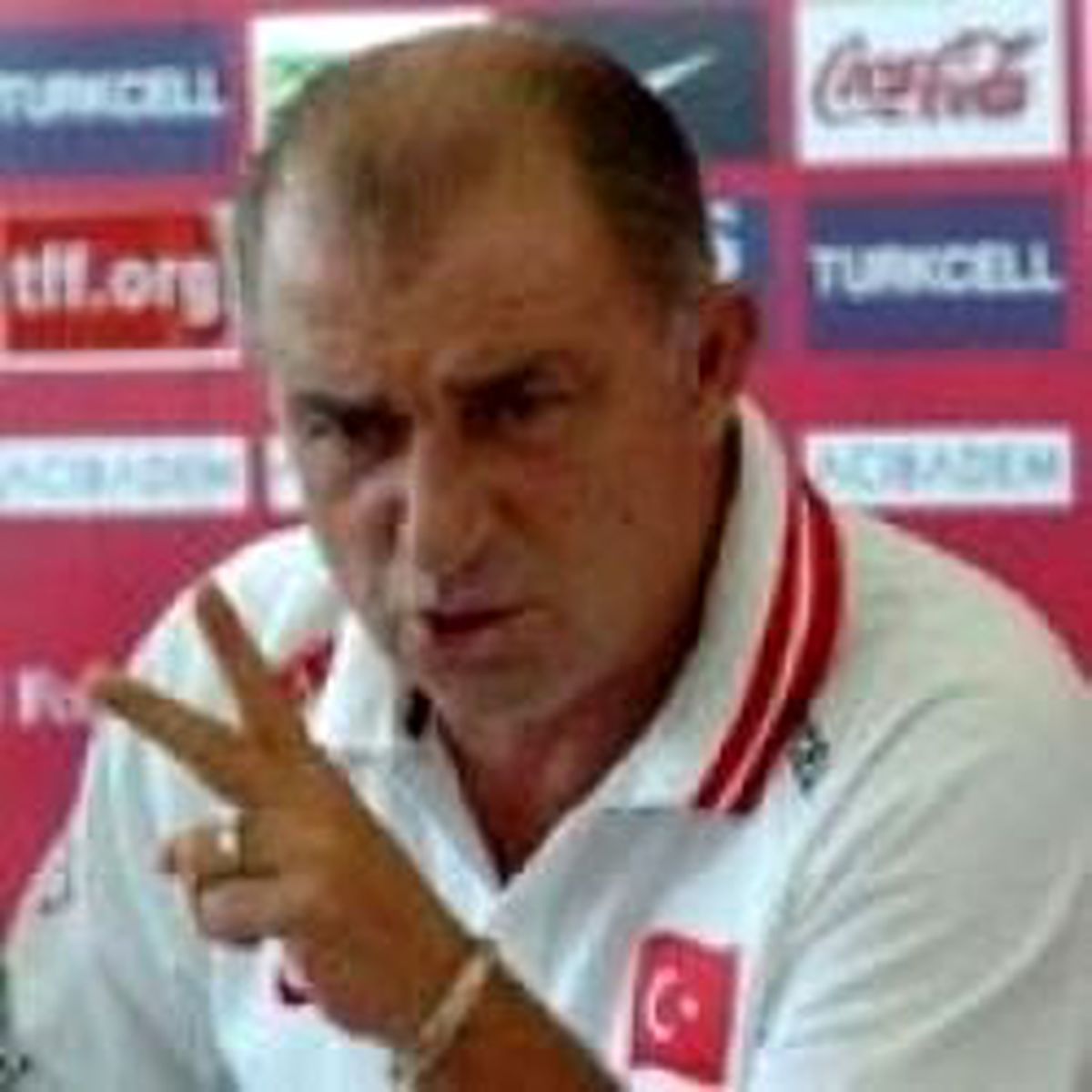 Terim: 'Oyuncularımın kılına dokundurtmam'