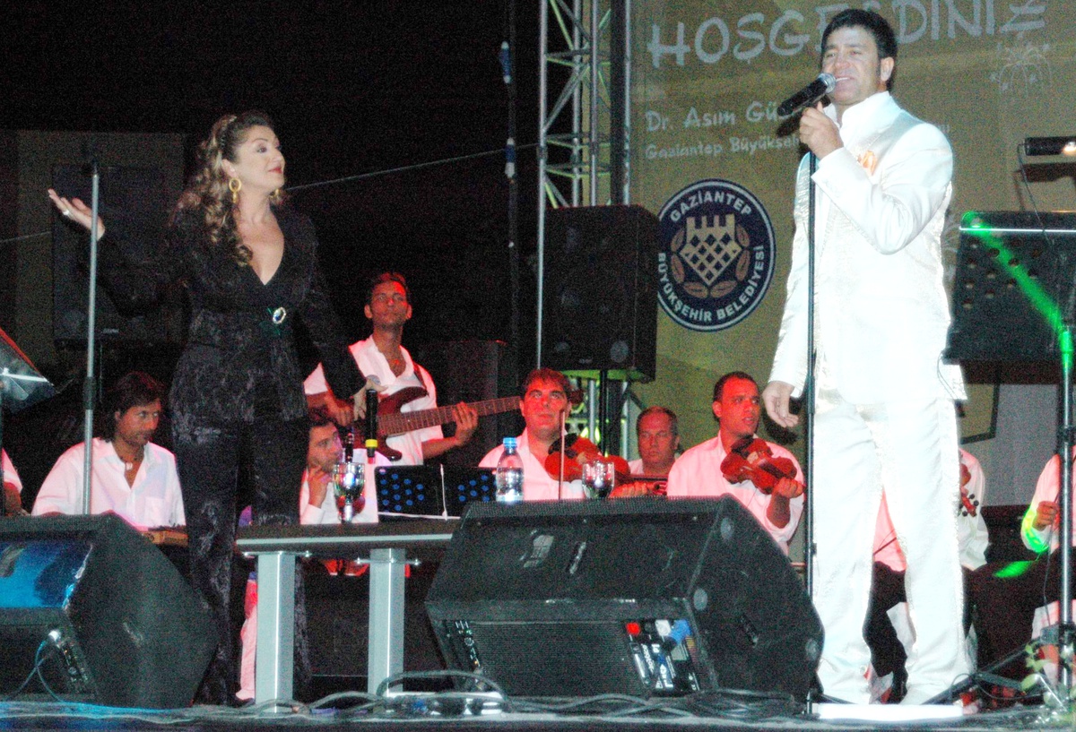 Muazzez Ersoy ve İzzet Yıldızhan Gaziantepliler'i Coşturdu