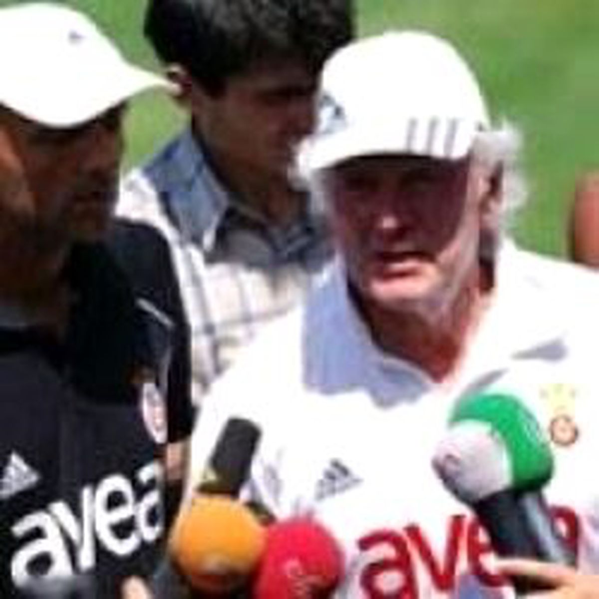 Sert Oynuyorlarsa Sahaya Çıkmayalım