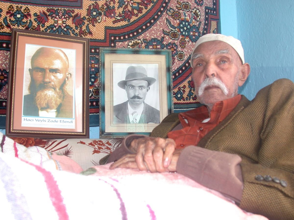 Atatürk\'e Şiir Okuyan Aşık Öldü
