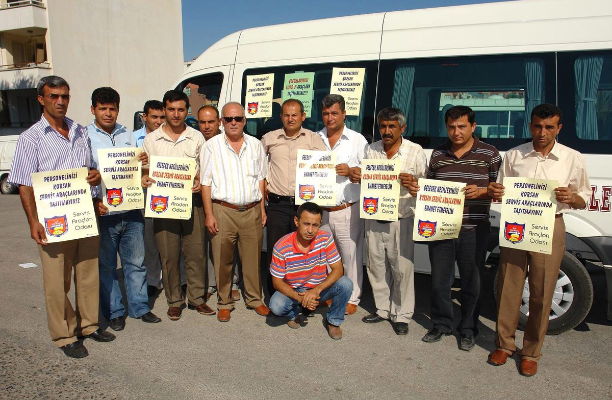 Servisçilerden Korsan Araçlara Pankartlı Tepki