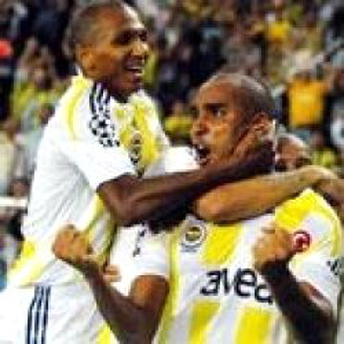 Fener'e Övgü Yağmuru