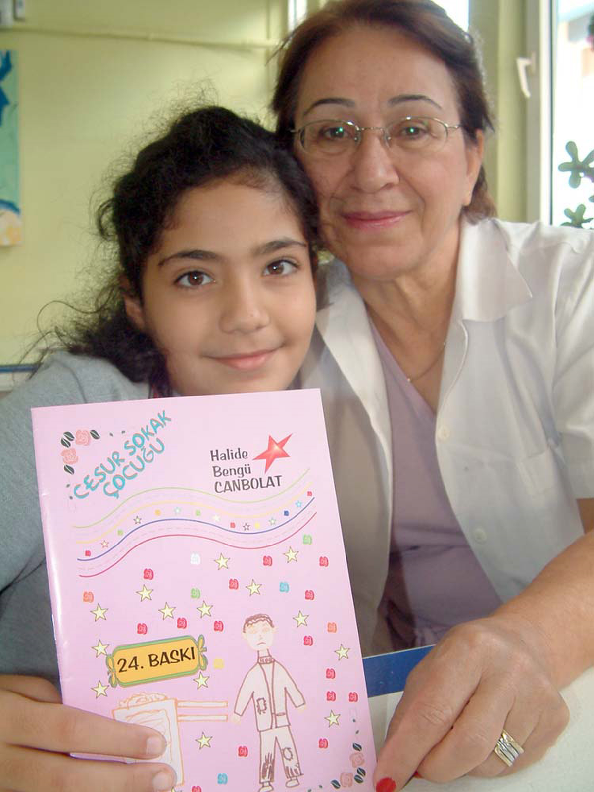 10 Yaşındaki Halide, Sokak Çocukları İçin Kitap Yazdı