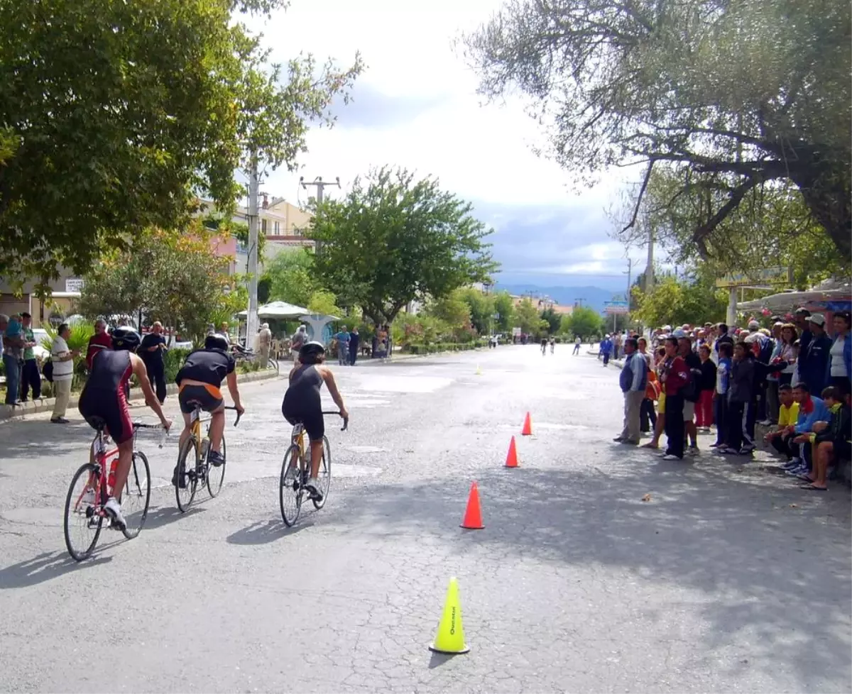 Türkiye Triatlon Şampiyonası Yıldızlar Final Müsabakaları Zeytinli\'de Düzenlendi