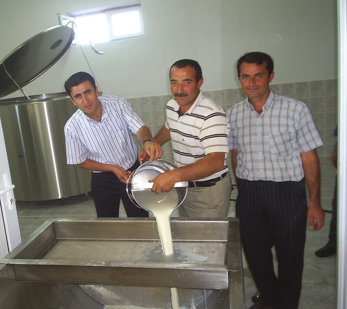 Süt Toplama Merkezi Üretecinin Yüzünü Güldürdü