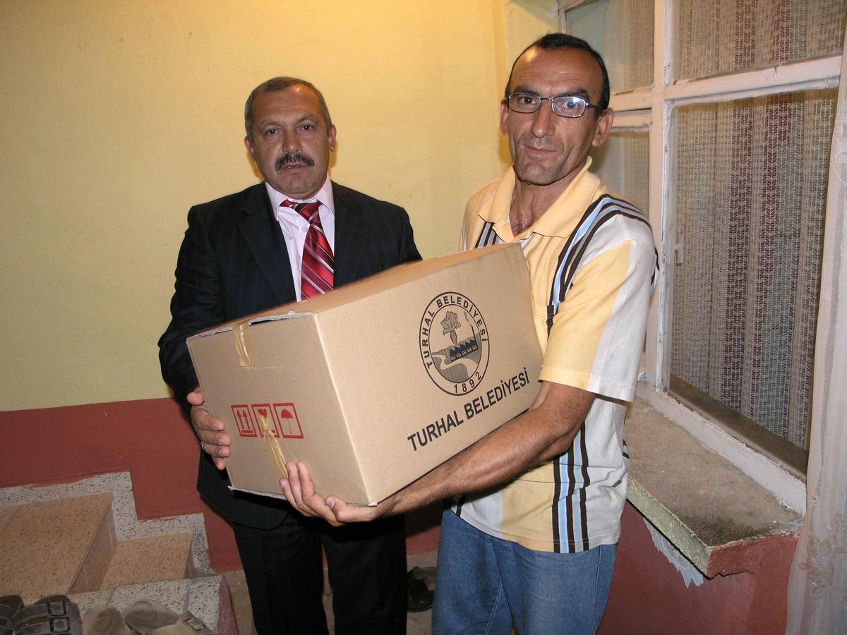 Turhal Belediyesi'nden 2 Bin 500 Aileye Gıda Yardımı
