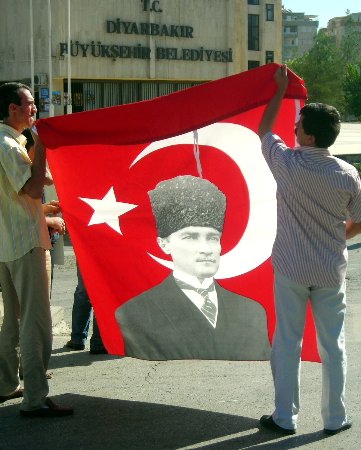 Diyarbakır\'da \'Türkiye\'de Kürtler Konulu Konferans