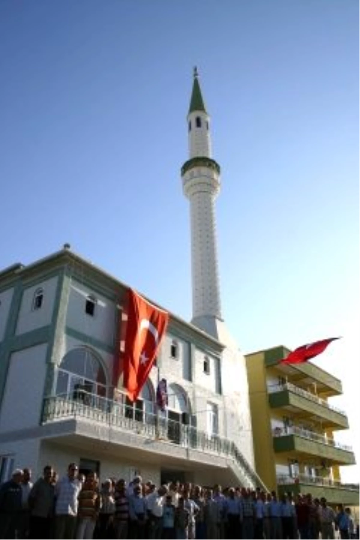 Antalya\'nın Demre İlçesi\'nde Vatandaşların Bağışı ile Yapılan Kum Üstü Cami Törenle Açıldı