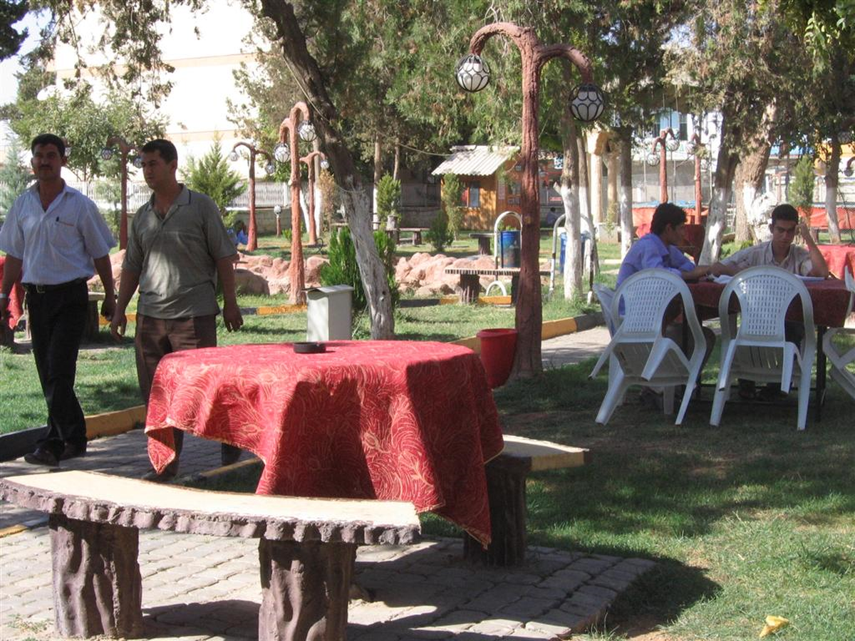 Akçakale Halkı İlçenin Tek Parkında Dinleniyor