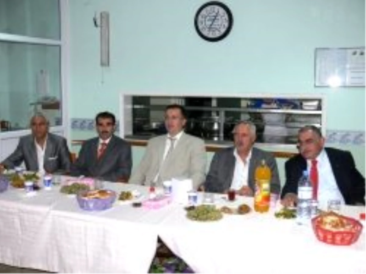 Bafra\'da Yaşlılarla Huzurevinde İftar Yemeği