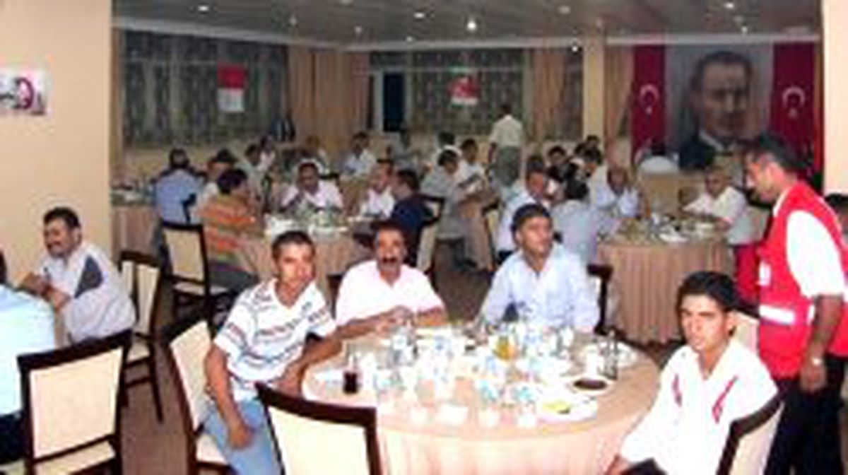 Silopi'de Kızılay'dan İftar Yemeği