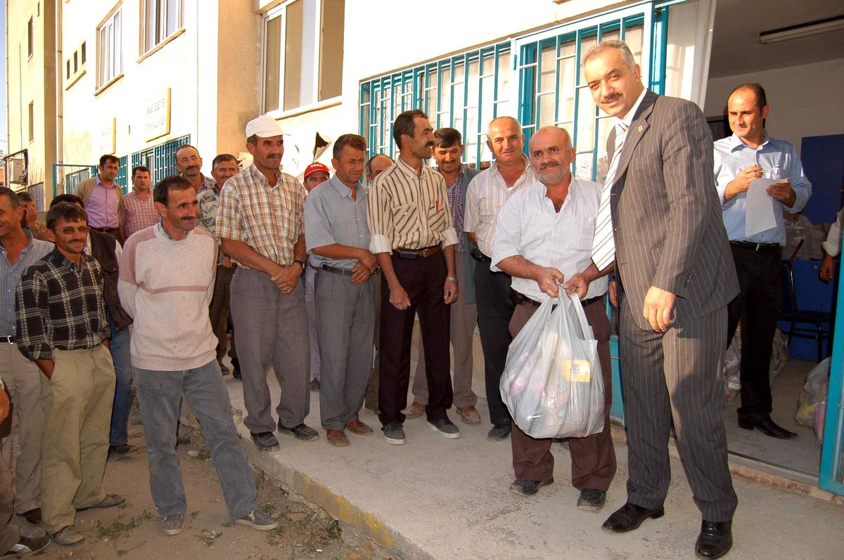 Orhaneli Belediyesi'nden Personeline Ramazan Yardımı