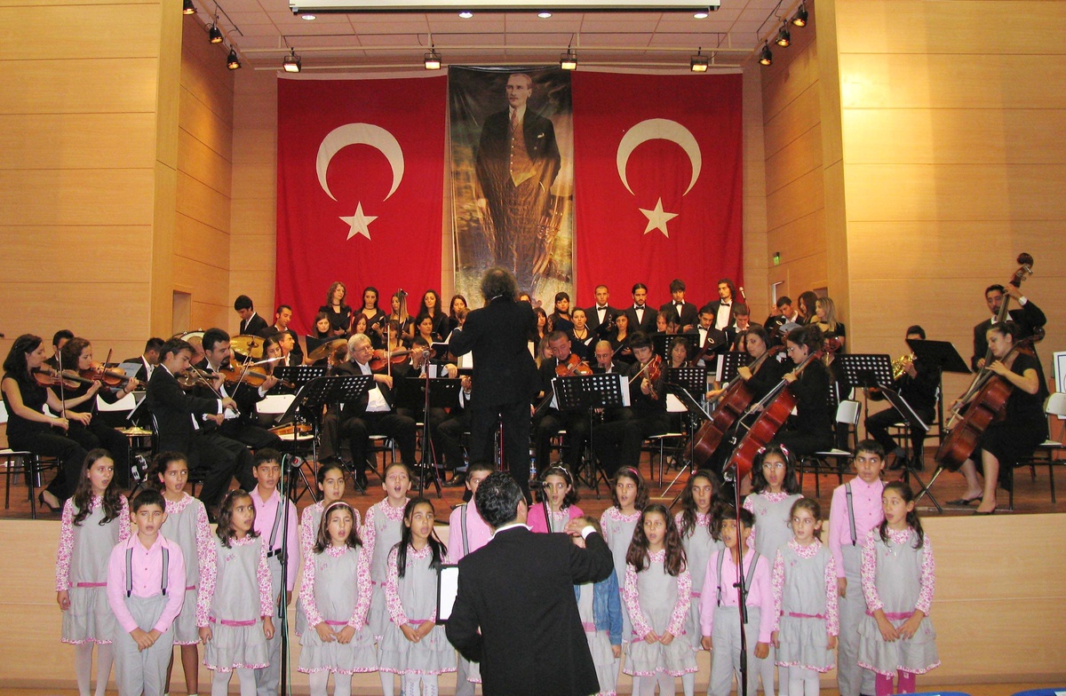 Çocuk Korosu Üniversitelileri Hayran Bıraktı