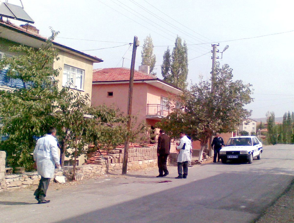 Kırşehir'de Bunalıma Giren 73 Yaşındaki Koca Dehşet Saçtı: 1 Ölü, 1 Yaralı