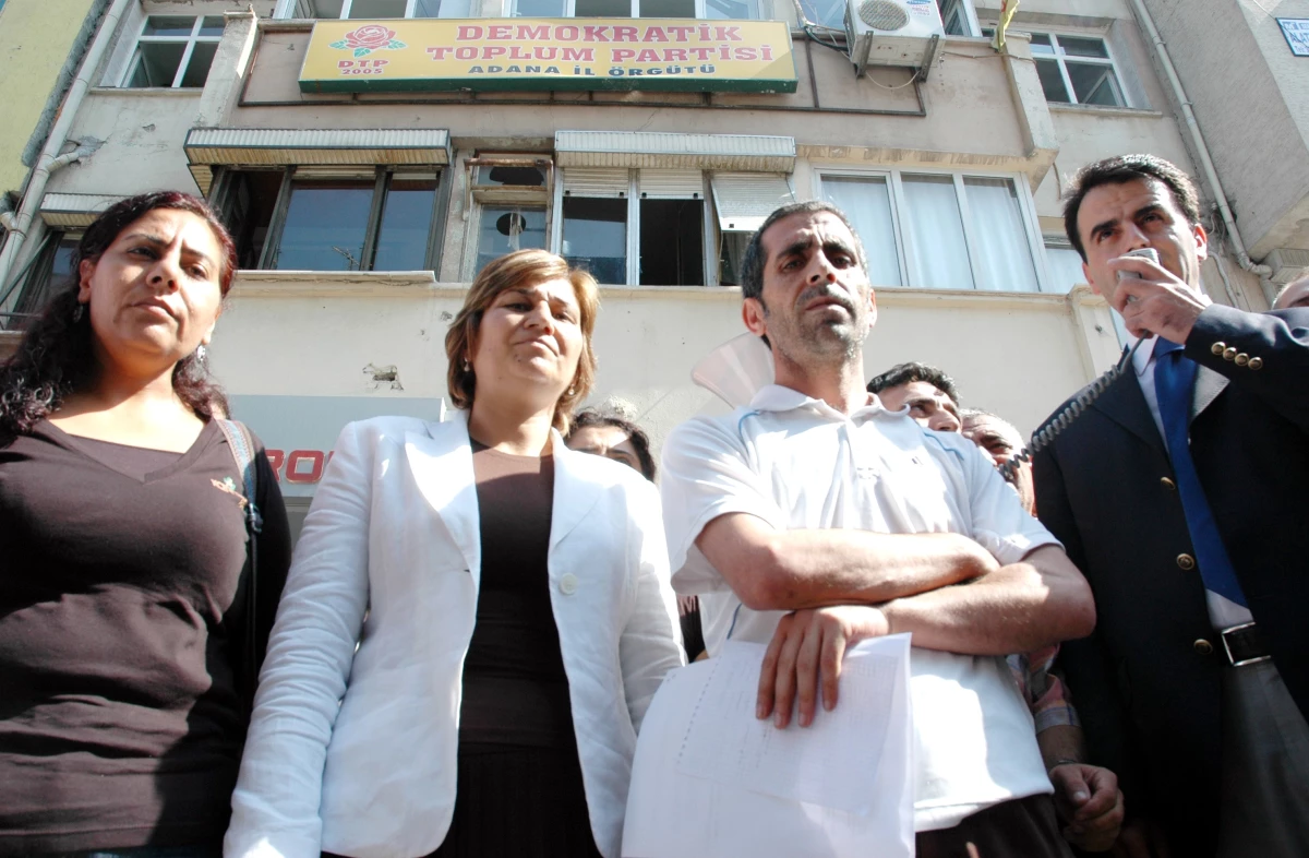 Adana\'da DTP\'li Belediye Başkanının Tutuklanması