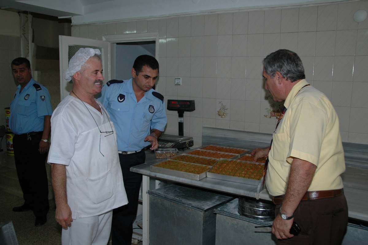 Balçova Belediyesi'nden Tatlıcılara Denetim