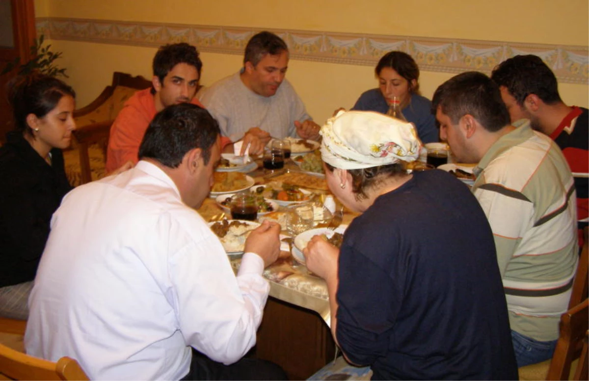 Borçka Belediye Başkanı\'ndan Basın Mensuplarına İftar Yemeği