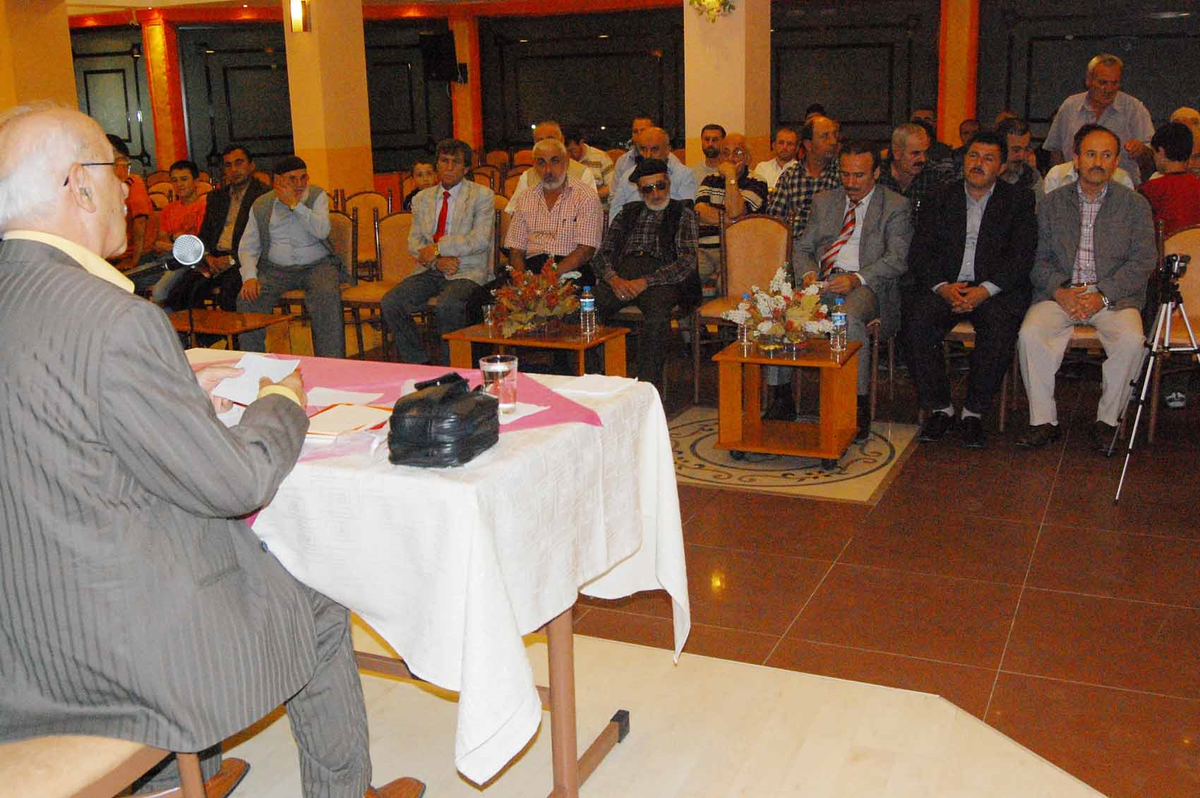 'Türk Tarihine Işık Tutan Büyükler Gençlere Tanıtılmalı'