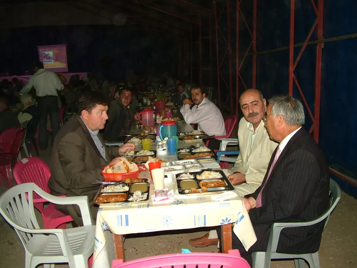 Vali ve Başkan Çadırda Oruç Açtı