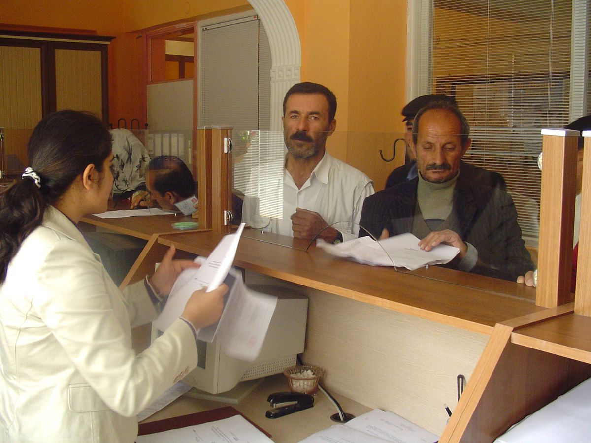 Van'da Fakir Ailelere Yardım Çeki