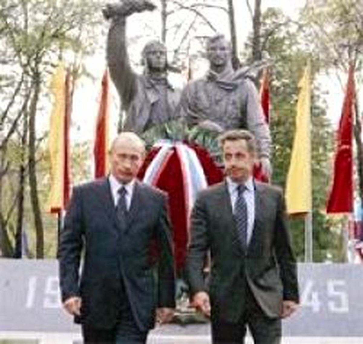 Sarko, Kızıl Meydan'daki Barlarda mı Sabahladı?