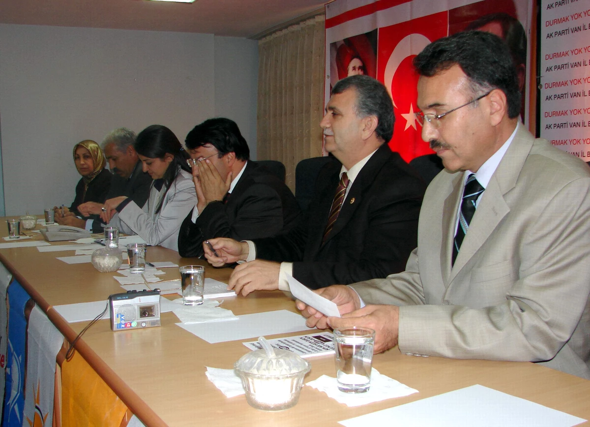 AK Parti Van Milletvekillerinden Referanduma Katılın Çağrısı