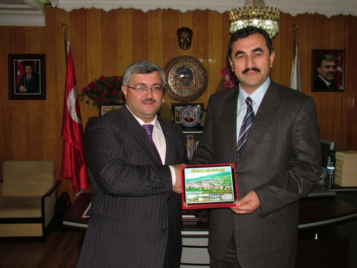 Başkan Şahin'den İha'ya Plaket